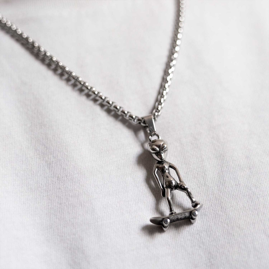 Alien skateboard necklace chain