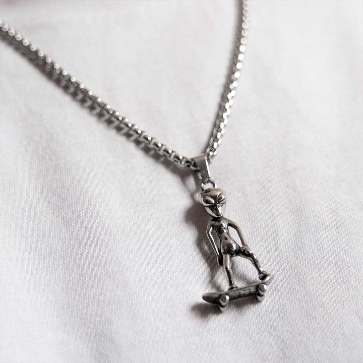 Alien skateboard necklace chain